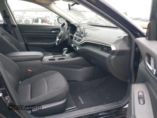 2025 Nissan Altima SV with VIN 1N4BL4DW1SN348584, listed as a IAAI auction lot 42153182 with 9,047 mi miles and . Bid and sale history available at DreamBid. Image 5.
