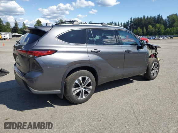 2022 Toyota Highlander XLE with VIN 5TDGZRBH3NS594857, listed as a Copart auction lot 57678895 with 21,899 mi miles and Salvage title. Bid and sale history available at DreamBid. Image 3.