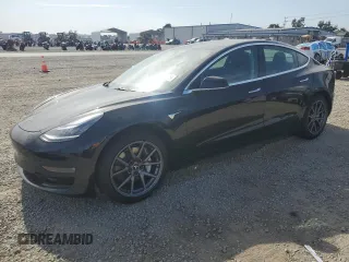 2019 Tesla Model 3 Mid Range z VIN 5YJ3E1EA3KF395219, wystawiony jako Copart lot #57886385 z przebiegiem 60 775 mil mil oraz Szkoda całkowita • Salvage title. Historia ofert i sprzedaży dostępna na DreamBid. Obrazek 1.