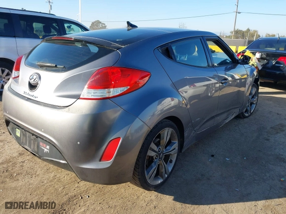 2015 Hyundai Veloster RE:FLEX with VIN KMHTC6AD2FU240091, listed as a IAAI auction lot 41425364 with 68,444 mi miles. Bid and sale history available at carsss.com. Image 4.
