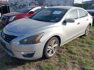 2014 Nissan Altima 2.5 S with VIN 1N4AL3AP2EN235296, listed as a IAAI auction lot 41938681 with Not Provided miles. Bid and sale history available at carsss.com. Image 17.