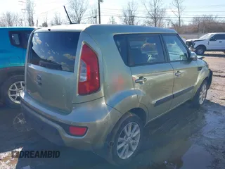 2012 Kia Soul + with VIN KNDJT2A65C7403543, listed as a IAAI auction lot 41633273 with 128,988 mi miles. Bid and sale history available at carsss.com. Image 4.