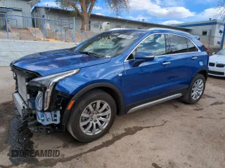 2023 Cadillac XT4 FWD Premium Luxury z VIN 1GYFZCR49PF104995, wystawiony jako Copart lot #53312695 z przebiegiem 28 647 mil mil oraz Szkody całkowita. Historia ofert i sprzedaży dostępna na DreamBid. Obrazek 1.