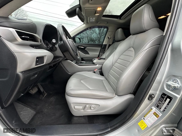 2022 Toyota Highlander XLE with VIN 5TDHZRBH2NS163799, listed as a Copart auction lot 54420685 with 192,047 mi miles and Clean Title. Bid and sale history available at carsss.com. Image 12.