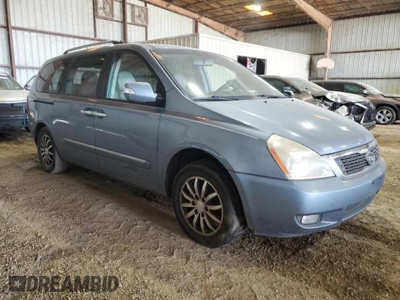 2011 Kia Sedona EX with VIN KNDMH4C78B6375130, listed as a Copart auction lot 68805044 with 151,924 mi miles and Salvage Title. Bid and sale history available at carsss.com. Image 4.