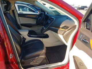 2015 Lincoln MKC z VIN 5LMCJ1A90FUJ40816, wystawiony jako IAAI lot #41674923 z przebiegiem 76 394 mil mil oraz . Historia ofert i sprzedaży dostępna na DreamBid. Obrazek 5.
