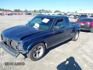2002 GMC Sonoma SL Fleet with VIN 1GTCS19W128244099, listed as a IAAI auction lot 41090001 with 153,048 mi miles. Bid and sale history available at carsss.com. Image 2.