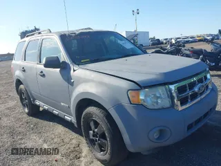 2008 Ford Escape XLT with VIN 1FMCU93198KD32038, listed as a IAAI auction lot 38925724 with 66,153 mi miles. Bid and sale history available at carsss.com. Image 1.