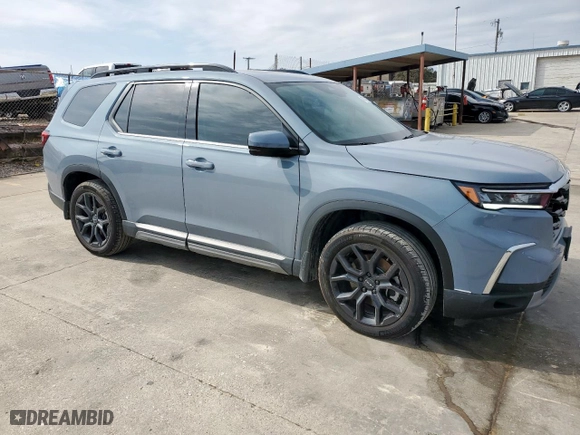 2025 Honda Pilot Touring with VIN 5FNYG2H78SB000571, listed as a Copart auction lot 45391595 with 6,916 mi miles and Salvage Title. Bid and sale history available at carsss.com. Image 4.