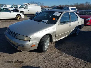 1995 Nissan Altima XE with VIN 1N4BU31D08C201209, listed as a IAAI auction lot 41687822 with 184,247 mi miles. Bid and sale history available at carsss.com. Image 2.