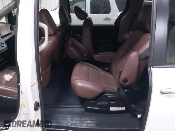 2016 Toyota Sienna Ltd with VIN 5TDDK3DC7GS138658, listed as a IAAI auction lot 41701349 with 189,413 mi miles. Bid and sale history available at carsss.com. Image 8.