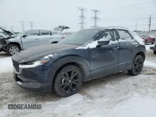 2024 Mazda CX-30 S Select Sport z VIN 3MVDMBBM4RM607867, wystawiony jako Copart lot #42128285 z przebiegiem 20 294 mil mil oraz Szkody całkowita. Historia ofert i sprzedaży dostępna na DreamBid. Obrazek 1.