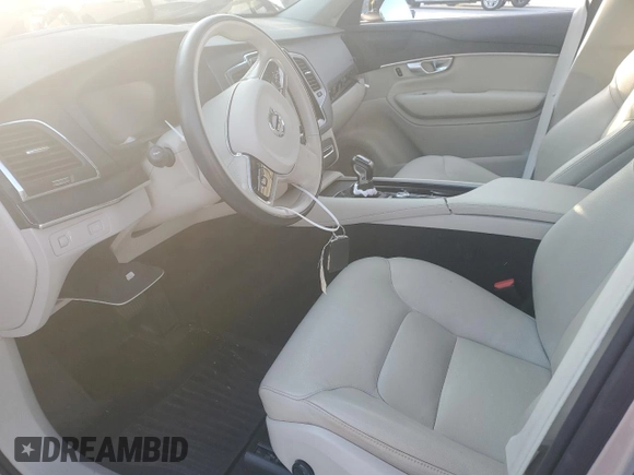 2020 Volvo XC90 Momentum with VIN YV4102PK2L1533048, listed as a Copart auction lot 46004295 with 0 mi miles and Salvage Title. Bid and sale history available at carsss.com. Image 7.