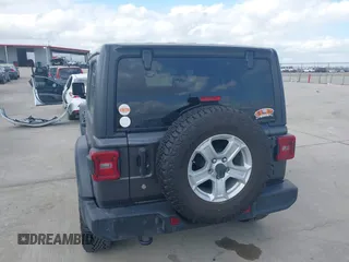 2020 Jeep Wrangler Unlimited Sport Altitude с VIN 1C4HJXDG3LW221691, выставлен на аукционе IAAI как лот 41505933 с пробегом 55 562 миль миль и . История ставок и продаж доступна на DreamBid. Изображение 16.