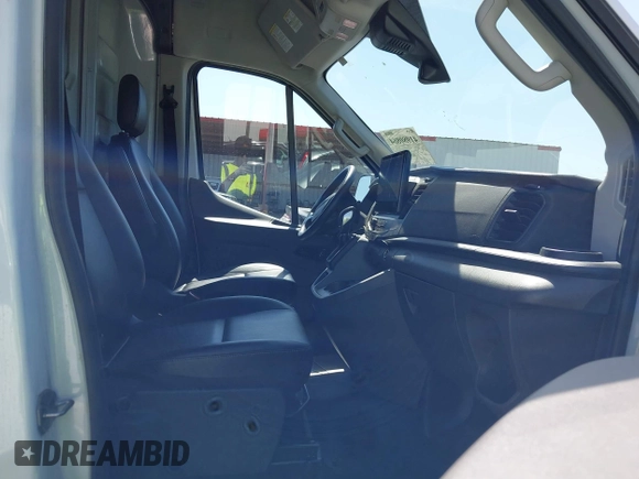 2022 Ford Transit Cargo with VIN 1FTBW3X89NKA69141, listed as a IAAI auction lot 41980864 with 102,721 mi miles and . Bid and sale history available at DreamBid. Image 5.