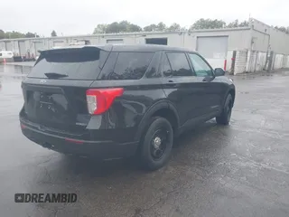 2021 Ford Police Interceptor Utility z VIN 1FM5K8AB0MGB24809, wystawiony jako IAAI lot #42341896 z przebiegiem 98 134 mil mil oraz . Historia ofert i sprzedaży dostępna na DreamBid. Obrazek 4.
