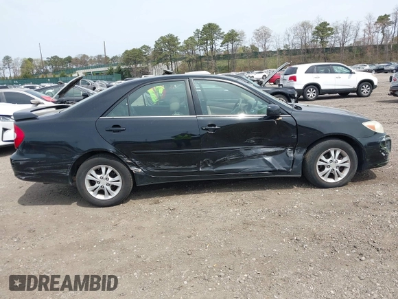 2004 Toyota Camry LE with VIN 4T1BF32KX4U077010, listed as a IAAI auction lot 42039297 with 113,742 mi miles. Bid and sale history available at carsss.com. Image 6.
