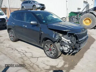 2021 Kia Seltos SX with VIN KNDETCA24M7116667, listed as a IAAI auction lot 41787967 with 67,954 mi miles. Bid and sale history available at carsss.com. Image 1.
