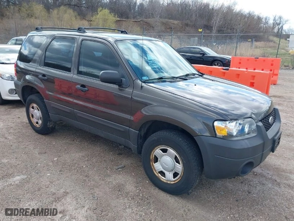 2007 Ford Escape XLS with VIN 1FMYU02Z87KA11695, listed as a IAAI auction lot 41981629 with 125,710 mi miles. Bid and sale history available at carsss.com. Image 1.