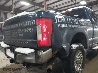 2017 Ford Super Duty F-250 SRW Lariat with VIN 1FT7W2B63HEF10061, listed as a IAAI auction lot 41558295 with 188,737 mi miles. Bid and sale history available at carsss.com. Image 19.
