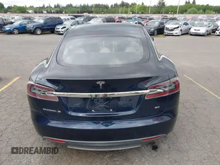 2013 Tesla Model S с VIN 5YJSA1CN1DFP05559, выставлен на аукционе IAAI как лот 42249943 с пробегом 134 399 миль миль и . История ставок и продаж доступна на DreamBid. Изображение 16.