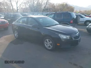 2014 Chevrolet Cruze 1LT z VIN 1G1PC5SB7E7126154, wystawiony jako IAAI lot #41962169 z przebiegiem Nie podano mil oraz . Historia ofert i sprzedaży dostępna na DreamBid. Obrazek 1.