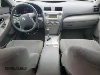 2010 Toyota Camry z VIN 4T1BF3EK1AU075962, wystawiony jako Copart lot #58929065 z przebiegiem 216 986 mil mil oraz Szkoda całkowita • Salvage title. Historia ofert i sprzedaży dostępna na DreamBid. Obrazek 8.
