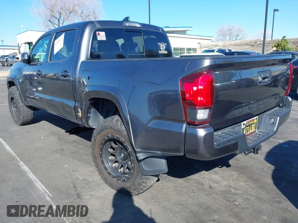 2018 Toyota Tacoma SR5 z VIN 3TMAZ5CN0JM077058, wystawiony jako IAAI lot #41685472 z przebiegiem 37 945 mil mil oraz . Historia ofert i sprzedaży dostępna na DreamBid. Obrazek 3.