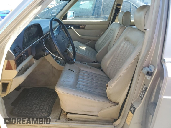 1988 Mercedes-Benz 560 with VIN WDBCA39D7JA400066, listed as a Copart auction lot 73396074 with 178,343 mi miles and Clean Title. Bid and sale history available at DreamBid. Image 7.