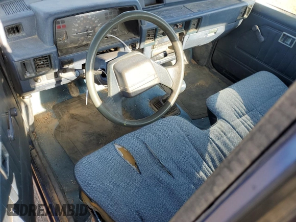 1994 Mitsubishi Mighty Max z VIN JA7LS21G4RP009588, wystawiony jako Copart lot #60519834 z przebiegiem 123 918 mil mil oraz Szkoda całkowita • Salvage title. Historia ofert i sprzedaży dostępna na DreamBid. Obrazek 8.