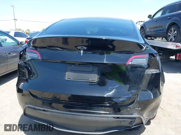 2024 Tesla Model Y with VIN 7SAYGDED9RF191453, listed as a IAAI auction lot 42272051 with 7,805 mi miles and . Bid and sale history available at DreamBid. Image 17.