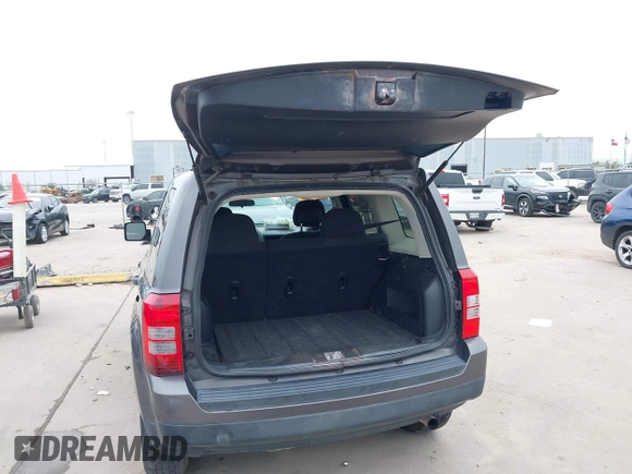 2015 Jeep Patriot Altitude Edition with VIN 1C4NJPBA3FD419477, listed as a IAAI auction lot 41878058 with 174,652 mi miles. Bid and sale history available at carsss.com. Image 17.