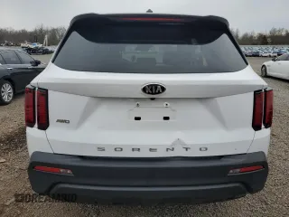 2021 Kia Sorento LX z VIN 5XYRGDLC4MG023118, wystawiony jako Copart lot #52586145 z przebiegiem 50 599 mil mil oraz Szkoda całkowita • Salvage title. Historia ofert i sprzedaży dostępna na DreamBid. Obrazek 6.