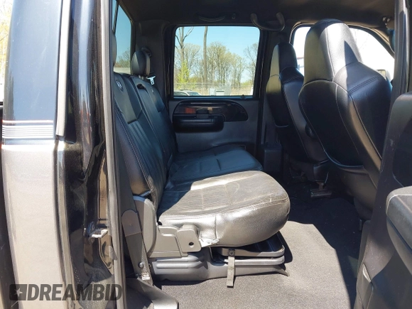 2004 Ford F-250 XL z VIN 1FTNW21S94ED04226, wystawiony jako IAAI lot #41844734 z przebiegiem 113 787 mil mil oraz . Historia ofert i sprzedaży dostępna na DreamBid. Obrazek 8.