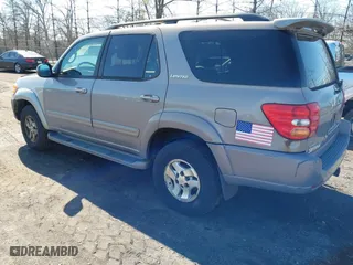 2001 Toyota Sequoia Limited with VIN 5TDBT48A21S027820, listed as a IAAI auction lot 41874513 with 237,717 mi miles. Bid and sale history available at carsss.com. Image 3.