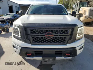2023 Nissan Titan SV z VIN 1N6AA1ED7PN118575, wystawiony jako Copart lot #77127554 z przebiegiem 16 630 mil mil oraz Szkoda całkowita • Salvage title. Historia ofert i sprzedaży dostępna na DreamBid. Obrazek 5.