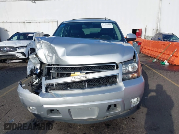 2014 Chevrolet Tahoe LT z VIN 1GNSKBE04ER197644, wystawiony jako IAAI lot #41322255 z przebiegiem 127 142 mil mil oraz . Historia ofert i sprzedaży dostępna na DreamBid. Obrazek 12.