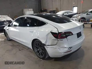 2020 Tesla Model 3 Long Range z VIN 5YJ3E1EB9LF622214, wystawiony jako IAAI lot #41351132 z przebiegiem 133 805 mil mil oraz . Historia ofert i sprzedaży dostępna na DreamBid. Obrazek 14.