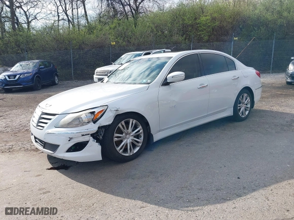 2013 Hyundai Genesis 3.8L with VIN KMHGC4DD1DU237732, listed as a IAAI auction lot 41911514 with 121,266 mi miles. Bid and sale history available at carsss.com. Image 18.