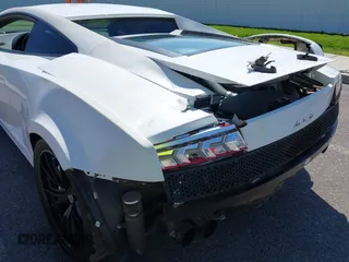 2009 Lamborghini Gallardo z VIN ZHWGU54T59LA07777, wystawiony jako IAAI lot #39749159 z przebiegiem 8730 mil mil oraz . Historia ofert i sprzedaży dostępna na DreamBid. Obrazek 6.
