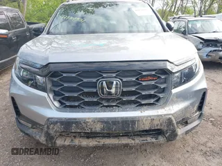 2023 Honda Passport TrailSport z VIN 5FNYF8H6XPB044222, wystawiony jako IAAI lot #42134331 z przebiegiem 19 026 mil mil oraz . Historia ofert i sprzedaży dostępna na DreamBid. Obrazek 13.
