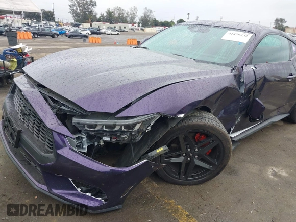 2024 Ford Mustang EcoBoost z VIN 1FA6P8TH4R5118287, wystawiony jako IAAI lot #41879332 z przebiegiem 18 301 mil mil oraz . Historia ofert i sprzedaży dostępna na DreamBid. Obrazek 17.