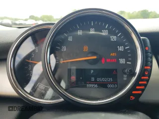2015 MINI Hardtop S z VIN WMWXP7C50F2A36388, wystawiony jako Copart lot #54910345 z przebiegiem 69 956 mil mil oraz Szkoda całkowita • Salvage title. Historia ofert i sprzedaży dostępna na DreamBid. Obrazek 9.