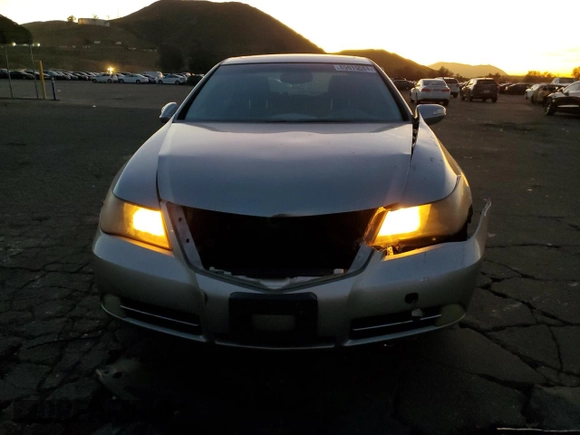 2009 Acura RL Tech Pkg with VIN JH4KB266X9C002410, listed as a Copart auction lot 85615504 with 192,840 mi miles and Salvage Title. Bid and sale history available at carsss.com. Image 5.