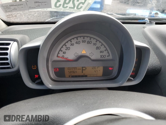 2008 Smart fortwo Pure z VIN WMEEJ31X08K095175, wystawiony jako Copart lot #52931165 z przebiegiem 102 299 mil mil oraz Szkody całkowita. Historia ofert i sprzedaży dostępna na DreamBid. Obrazek 9.