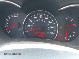 2015 Kia Sorento LX z VIN 5XYKTCA67FG654369, wystawiony jako IAAI lot #42172966 z przebiegiem 170 958 mil mil oraz . Historia ofert i sprzedaży dostępna na DreamBid. Obrazek 16.