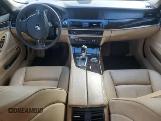 2012 BMW 5 Series 528i xDrive z VIN WBAXH5C50CDW04329, wystawiony jako Copart lot #84813424 z przebiegiem Nie podano mil oraz Szkoda całkowita • Salvage title. Historia ofert i sprzedaży dostępna na DreamBid. Obrazek 8.