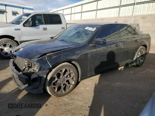 2016 Chrysler 300 S z VIN 2C3CCABG5GH161684, wystawiony jako Copart lot #44811305 z przebiegiem 98 534 mil mil oraz Szkoda całkowita • Salvage title. Historia ofert i sprzedaży dostępna na DreamBid. Obrazek 1.