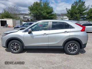 2020 Mitsubishi Eclipse Cross ES z VIN JA4AS3AA4LZ014128, wystawiony jako IAAI lot #42053759 z przebiegiem 72 825 mil mil oraz . Historia ofert i sprzedaży dostępna na DreamBid. Obrazek 14.