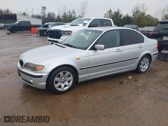 2004 BMW 3 Series 325i with VIN WBAEV33434KR33342, listed as a IAAI auction lot 41567253 with 197,674 mi miles. Bid and sale history available at carsss.com. Image 2.